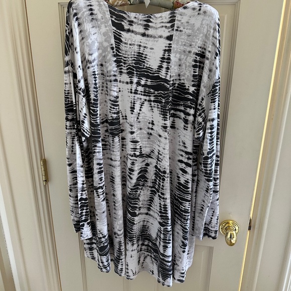 BRYN WALKER TUNIC TOP.....MARKED S BUT MEASURES L/XL....NEW CONDITION - Picture 2 of 11